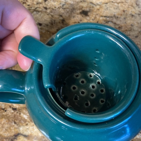 Vintage ceramic teapot with infuser to steep your loose leaf tea or tea bags - Picture 6 of 11